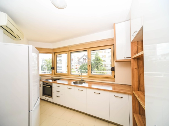 Izdavanje: Trosoban stan 150 m² – Preko Morače, Podgorica — fotografija 14
