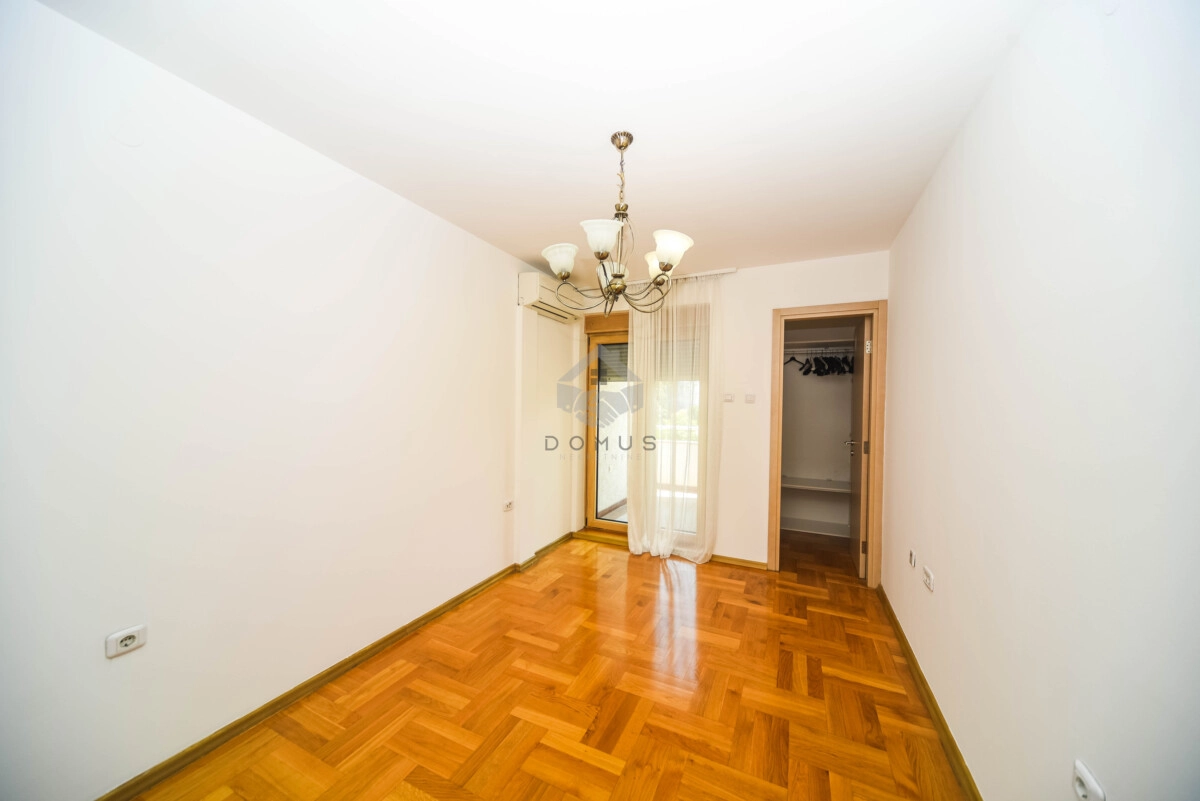 Izdavanje: Trosoban stan 150 m² – Preko Morače, Podgorica — fotografija 17