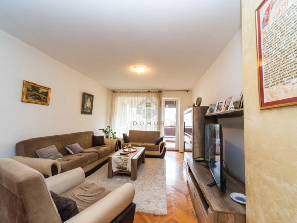 Trosoban stan 120 m² + garaža
