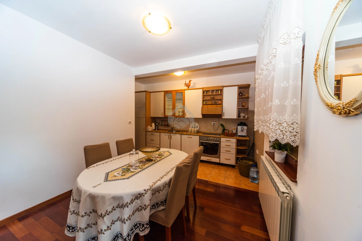 Trosoban-stan-100-m²-garaza-Gorica-C-–-Podgorica-3 Trosoban stan u Gorici C, Podgorica — fotografija 4