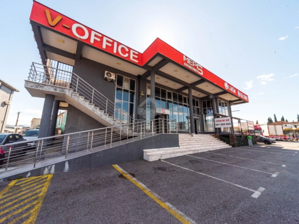 Poslovni objekat 705 m²