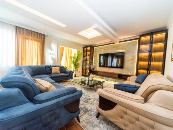 Trosoban luksuzan stan 200 m² + parking