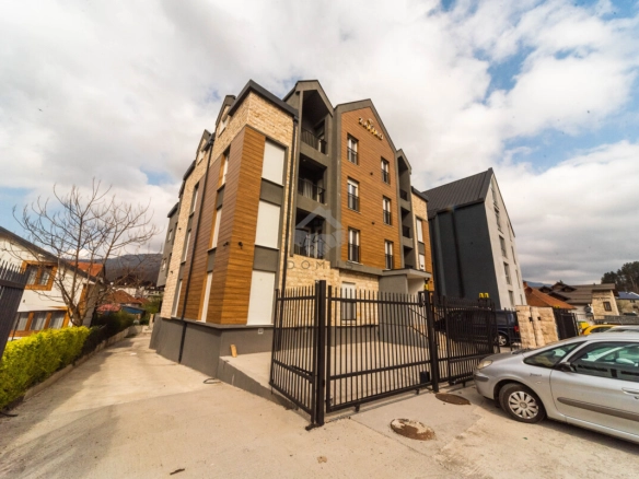 Dvosoban stan 60 m² + garaža