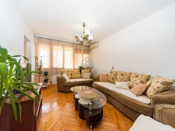 Dvosoban stan 79 m²