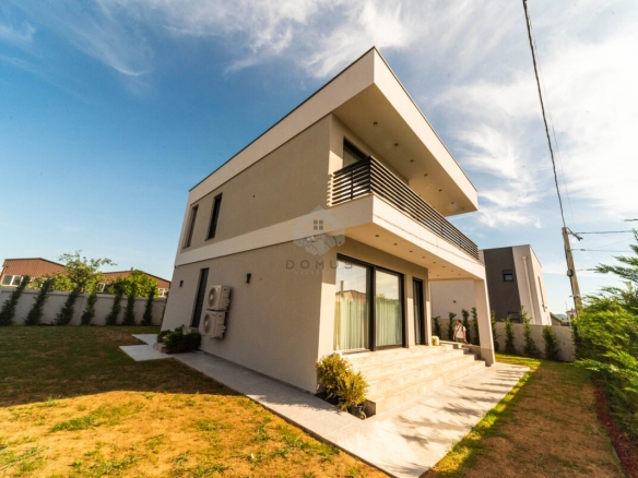 Porodična kuća 225 m² na placu 571 m²