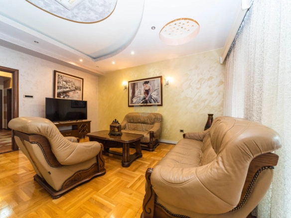 Dvosoban stan 85 m²