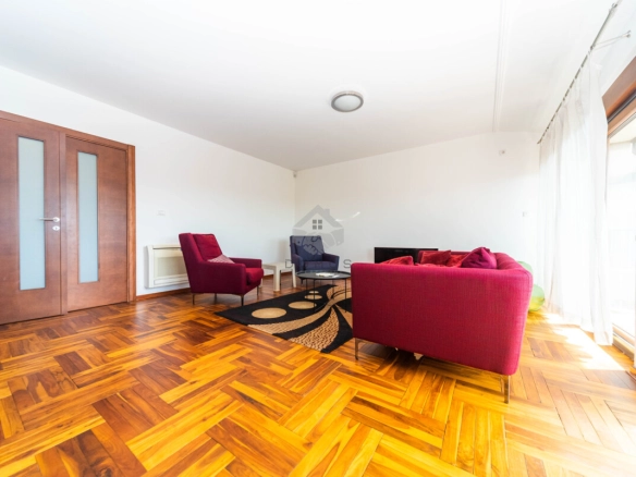 Četvorosoban dupleks stan 175 m²