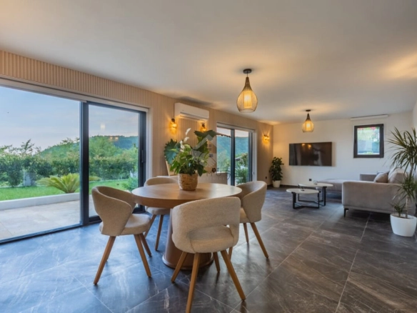 Izdavanje: Kuća 300 m² – Markovići, Budva — fotografija 16