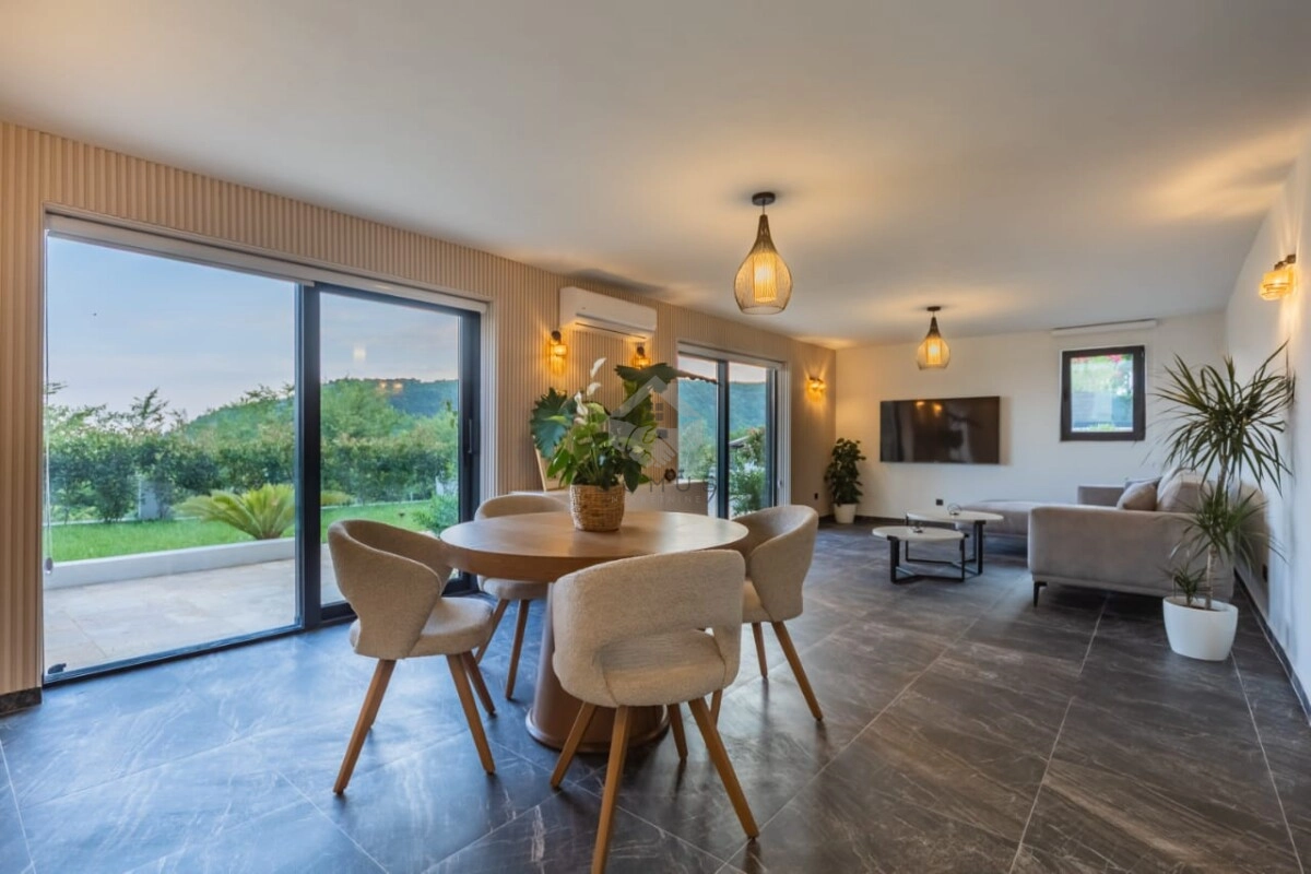 Izdavanje: Kuća 300 m² – Markovići, Budva — fotografija 16