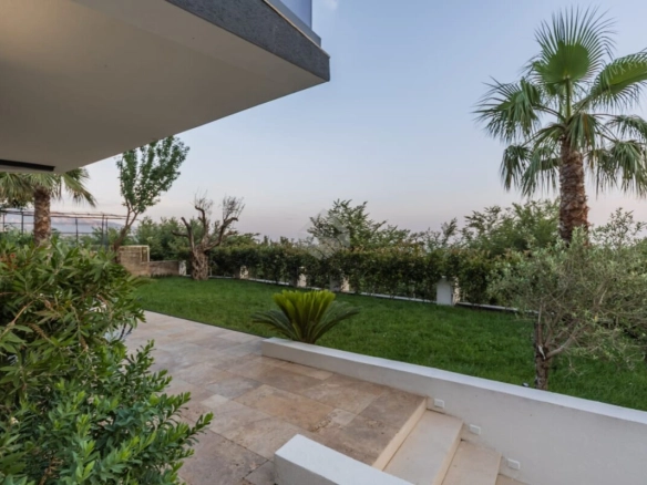 Izdavanje: Kuća 300 m² – Markovići, Budva — fotografija 17