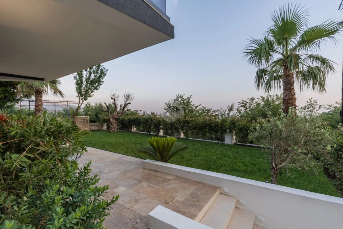 Izdavanje: Kuća 300 m² – Markovići, Budva — fotografija 17