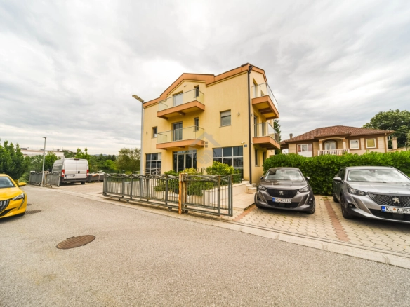 Poslovni prostor 80 m² + 2 parkinga