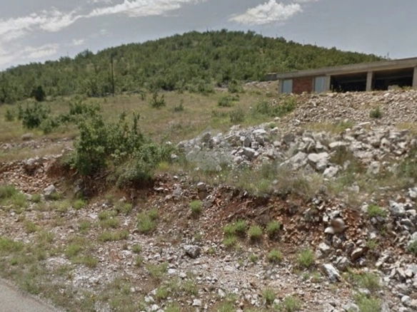 Građevinski plac 1.880 m²