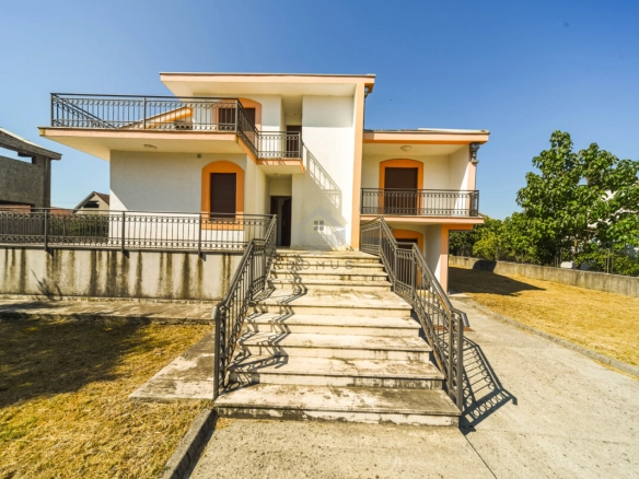 Porodična kuća 350 m² na placu 1.100 m²