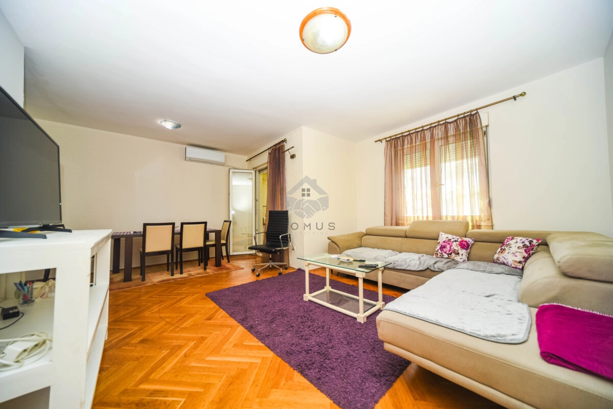 Dvosoban namješten stan 75 m²