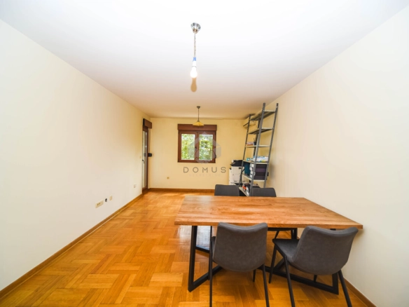 Dvosoban stan 64 m²