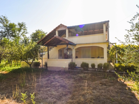 Porodična kuća 102 m² na placu 700 m²