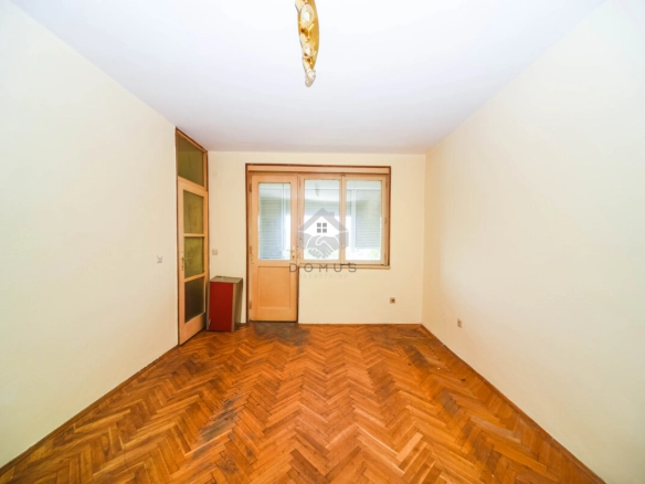 Dvosoban stan 81 m²