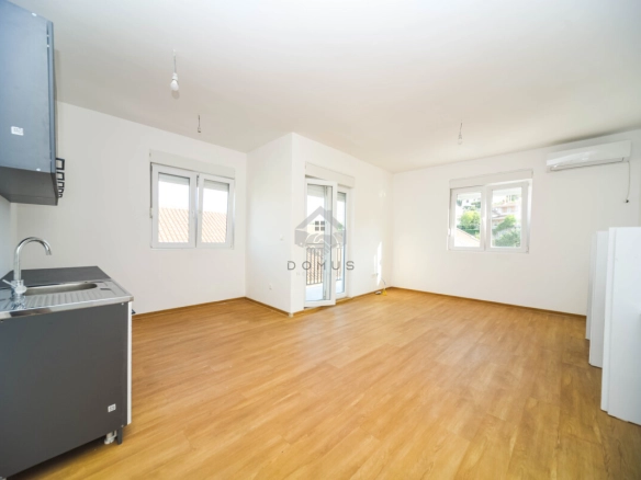 Dvosoban stan 60 m²