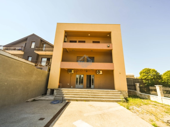 Poslovni objekat 300 m² na placu 300 m²