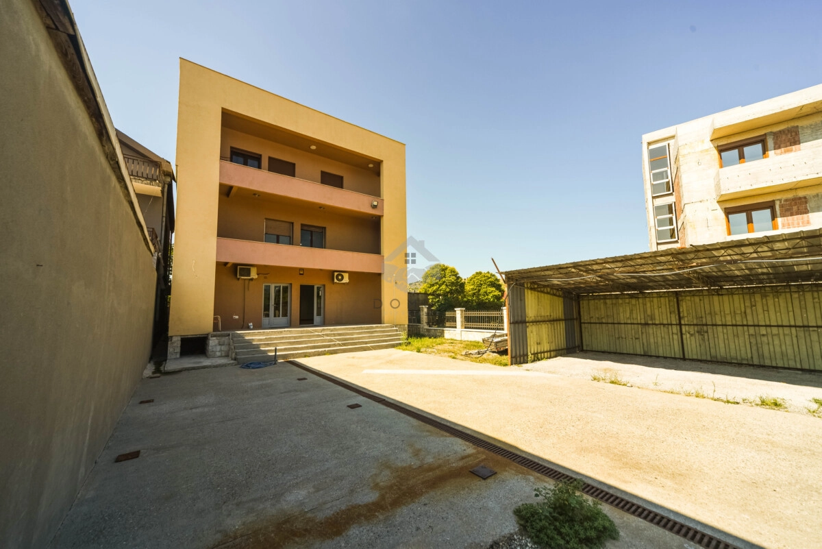 Poslovni-objekat-300-m²-na-placu-300-m²-Zabjelo-–-Podgorica-2 Izdavanje: Poslovni prostor 300 m² – Zabjelo, Podgorica — fotografija 3