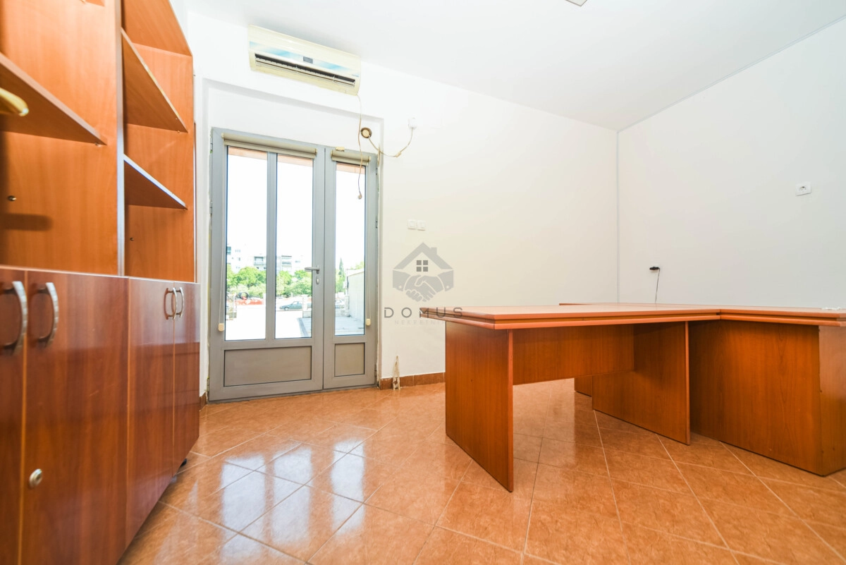 Poslovni-objekat-300-m²-na-placu-300-m²-Zabjelo-–-Podgorica-8 Izdavanje: Poslovni prostor 300 m² – Zabjelo, Podgorica — fotografija 9