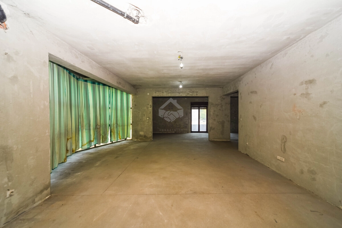Poslovni-objekat-300-m²-na-placu-300-m²-Zabjelo-–-Podgorica-11 Izdavanje: Poslovni prostor 300 m² – Zabjelo, Podgorica — fotografija 12