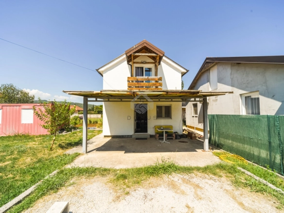 Porodična kuća 50 m² na placu 500 m²