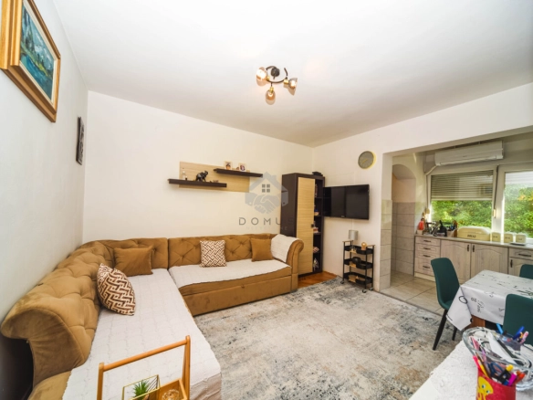 Dvosoban stan 70 m² + parking