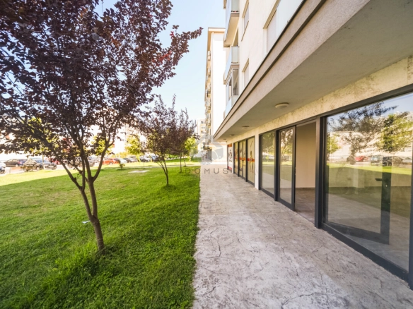 Poslovni prostor 117 m² + 2 parkinga