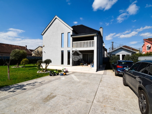 Porodična kuća 220 m² na placu 850 m²