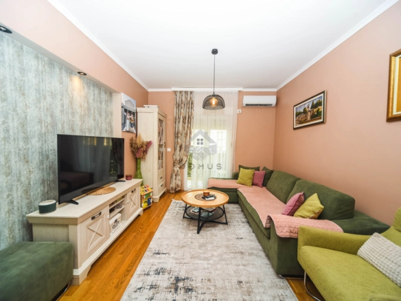 Dvosoban stan 68 m² + garaža