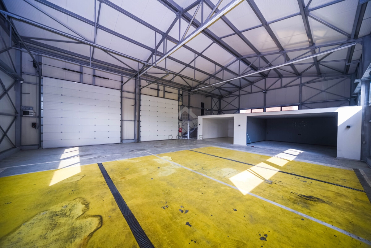 Magacin-320-m²-parking-Zagoric-–-Podgorica-4 Magacinski prostor 320 m² u Zagoriču, Podgorica — fotografija 5