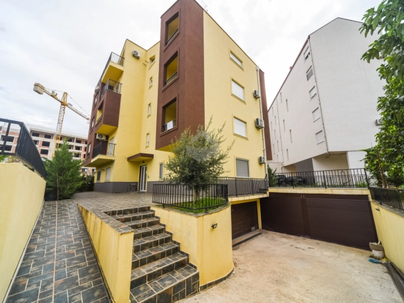 Jednosoban stan 42 m² + garaža