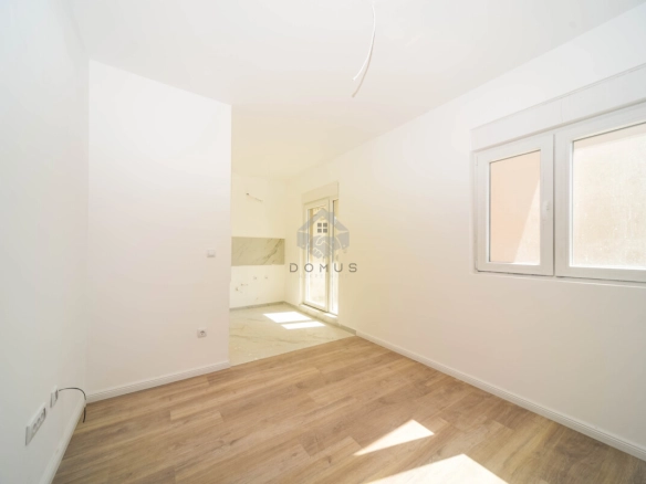 Nova garsonjera 25 m² + parking
