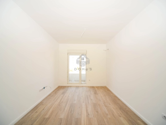 Nova garsonjera 27 m² + parking