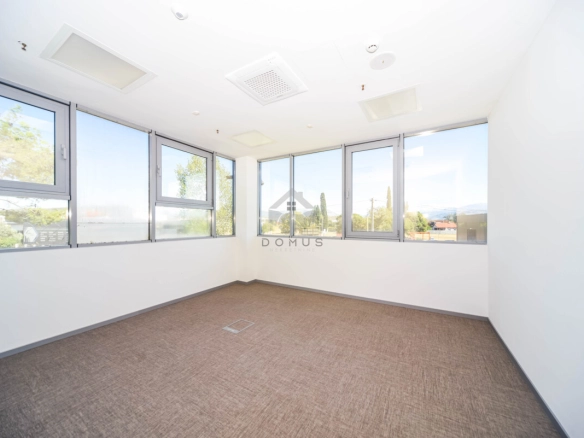 Kancelarijski prostor i magacin 600 m²