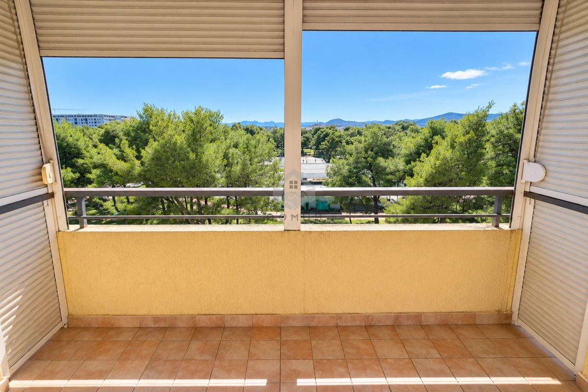 Trosoban-namjesten-stan-88-m²-Blok-VI-–-Podgorica-5 Izdavanje: Trosoban stan 88 m² – Blok VI, Podgorica — fotografija 6