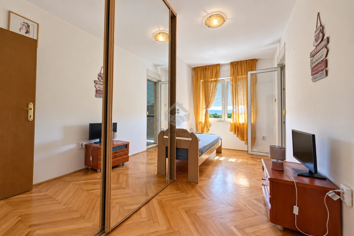 Trosoban-namjesten-stan-88-m²-Blok-VI-–-Podgorica-9 Izdavanje: Trosoban stan 88 m² – Blok VI, Podgorica — fotografija 10