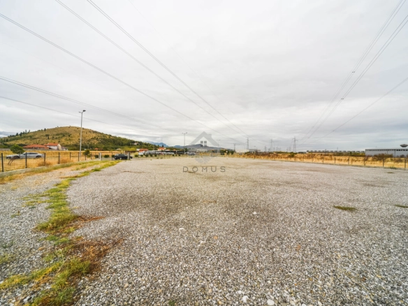 Plac 2.500 m² u industrijskoj zoni