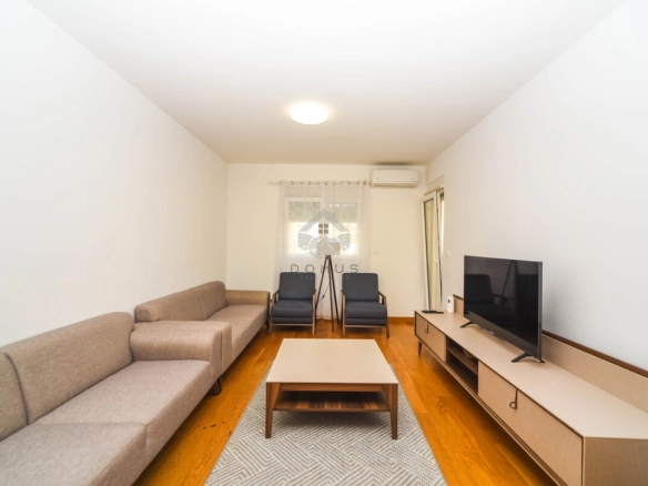Dvosoban stan 75 m² + garaža