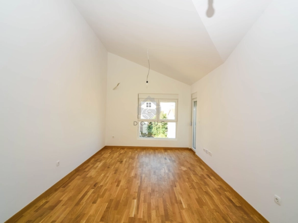 Trosoban stan 75 m²