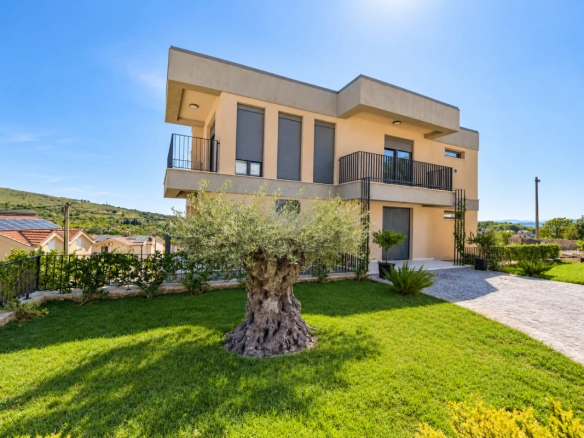 Luksuzna kuća 300 m² na placu 1.000 m²