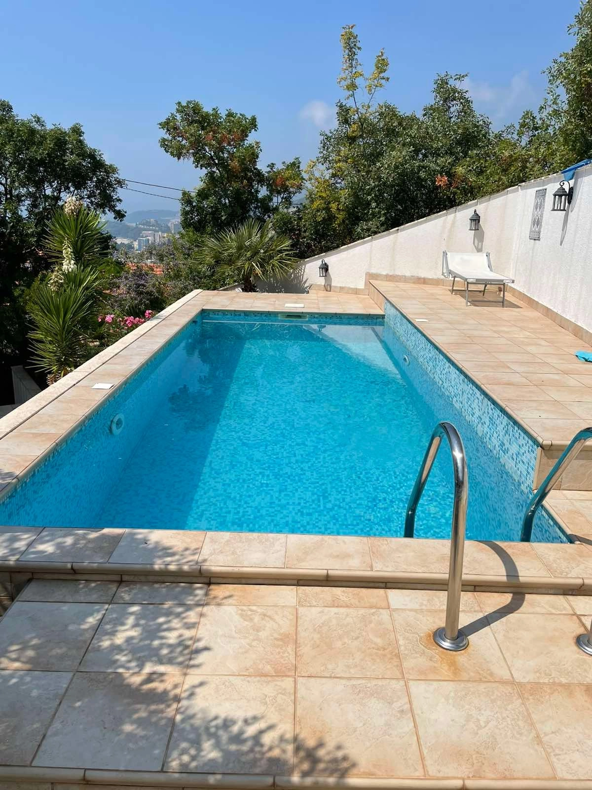 1683573094-viber_slika_2023-05-08_15-06-02-453 Izdavanje: Kuća 200 m² – Rafailovići, Budva — fotografija 3