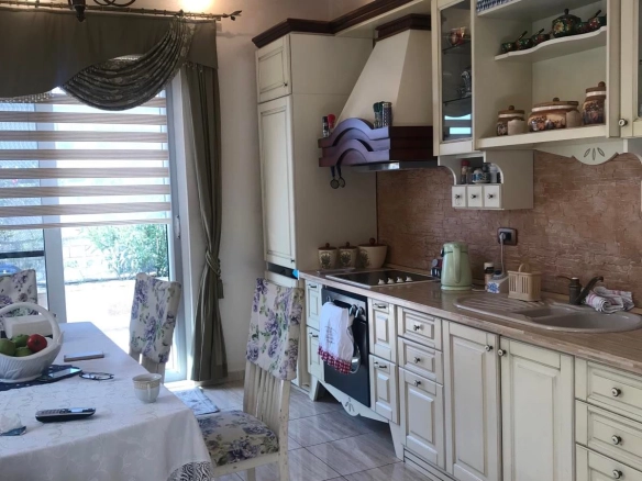 Izdavanje: Kuća 200 m² – Rafailovići, Budva — fotografija 13