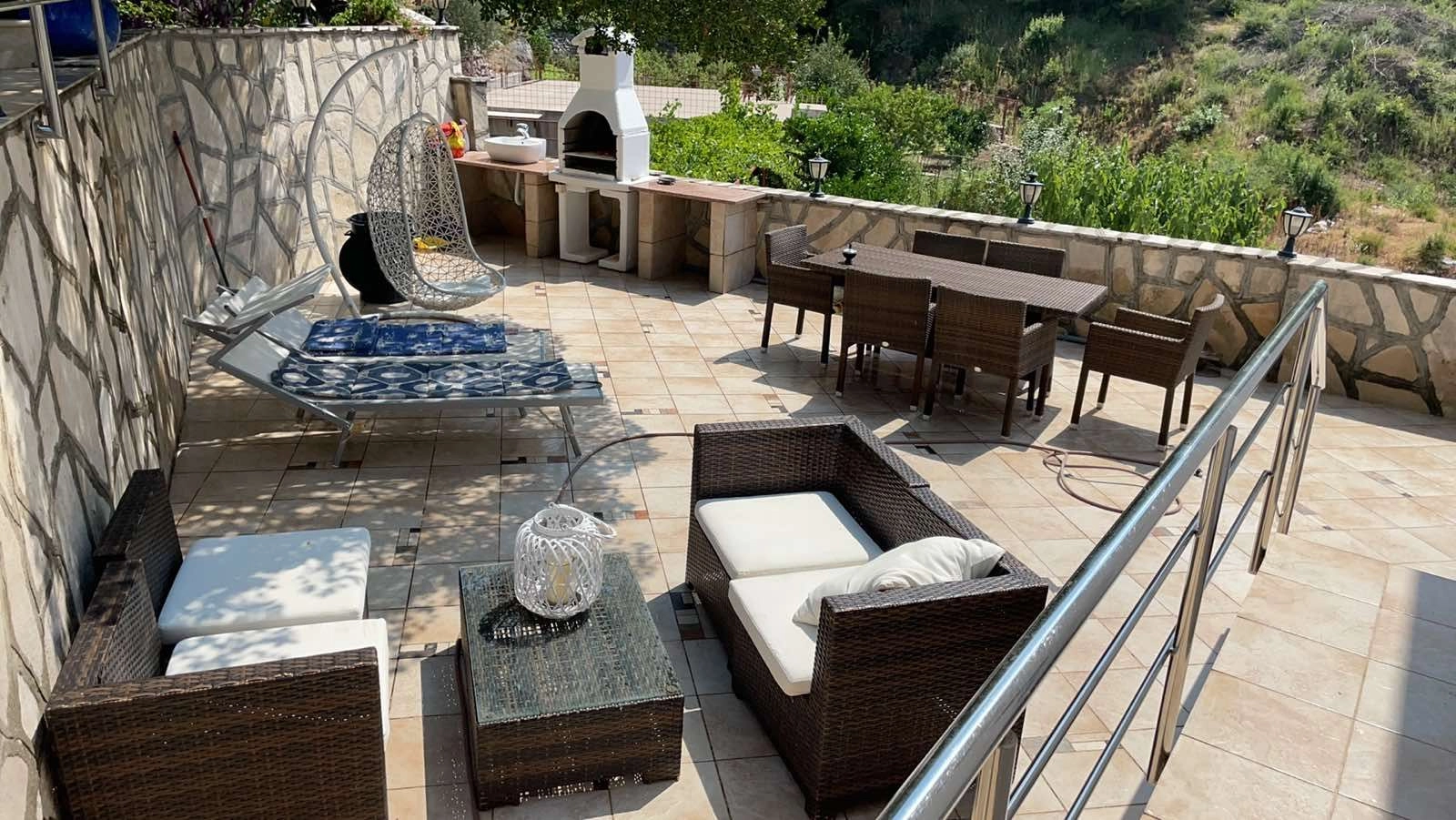 1683573100-viber_slika_2023-05-08_15-06-02-892 Izdavanje: Kuća 200 m² – Rafailovići, Budva — fotografija 15