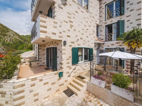 Izdavanje: Kuća 200 m² – Rafailovići, Budva — fotografija 20