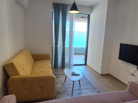 Jednosoban stan na prvoj liniji do mora, Rafailovići, Budva