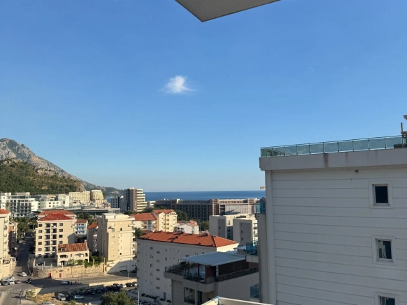 Dvosoban stan sa pogledom na more u Bečićima, Budva — fotografija 7