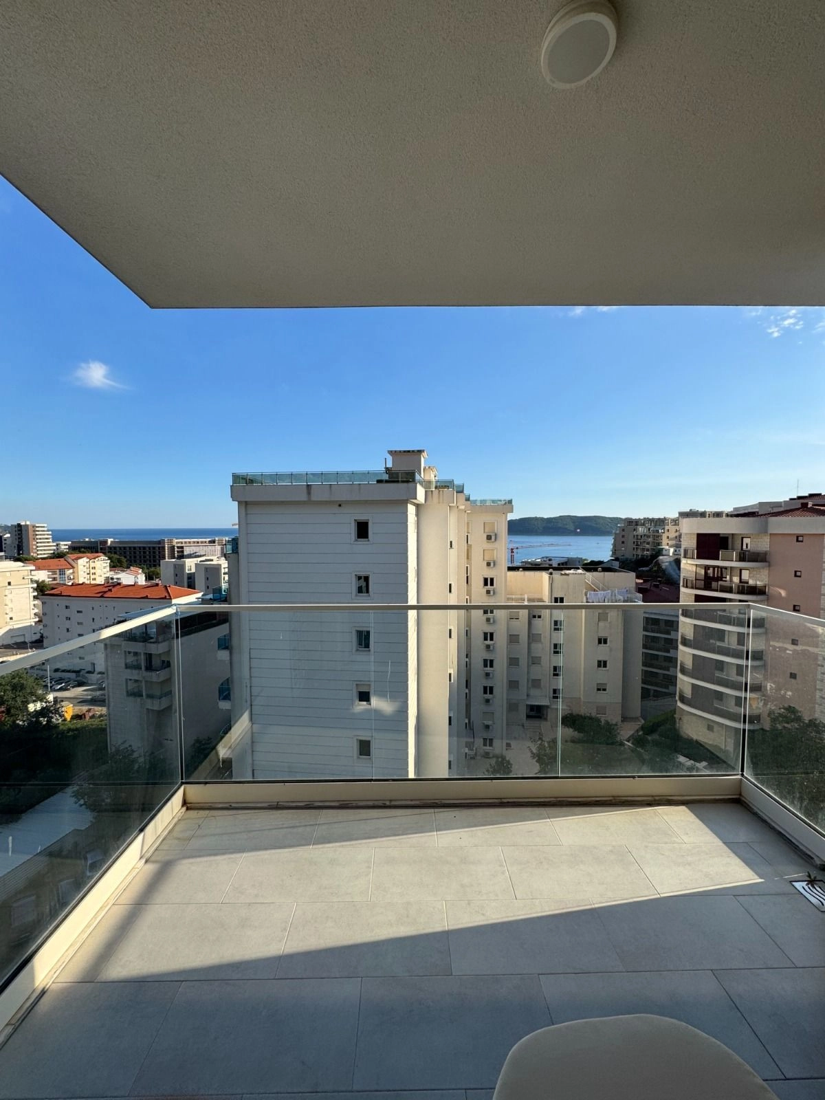 0fe07b70-7b0e-4fdb-b1c5-5dda50fde18b Dvosoban stan sa pogledom na more u Bečićima, Budva — fotografija 12